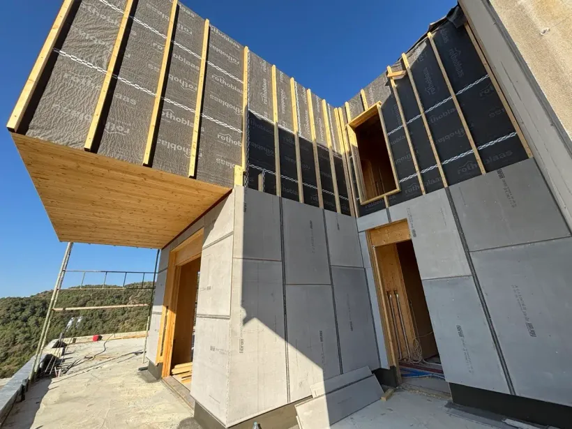 Возведение стен и перекрытий